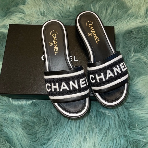 Chanel slides - Picture 2 of 7